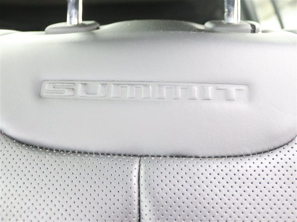 Used 2023 Jeep Grand Cherokee Summit AWD/4WD image 34