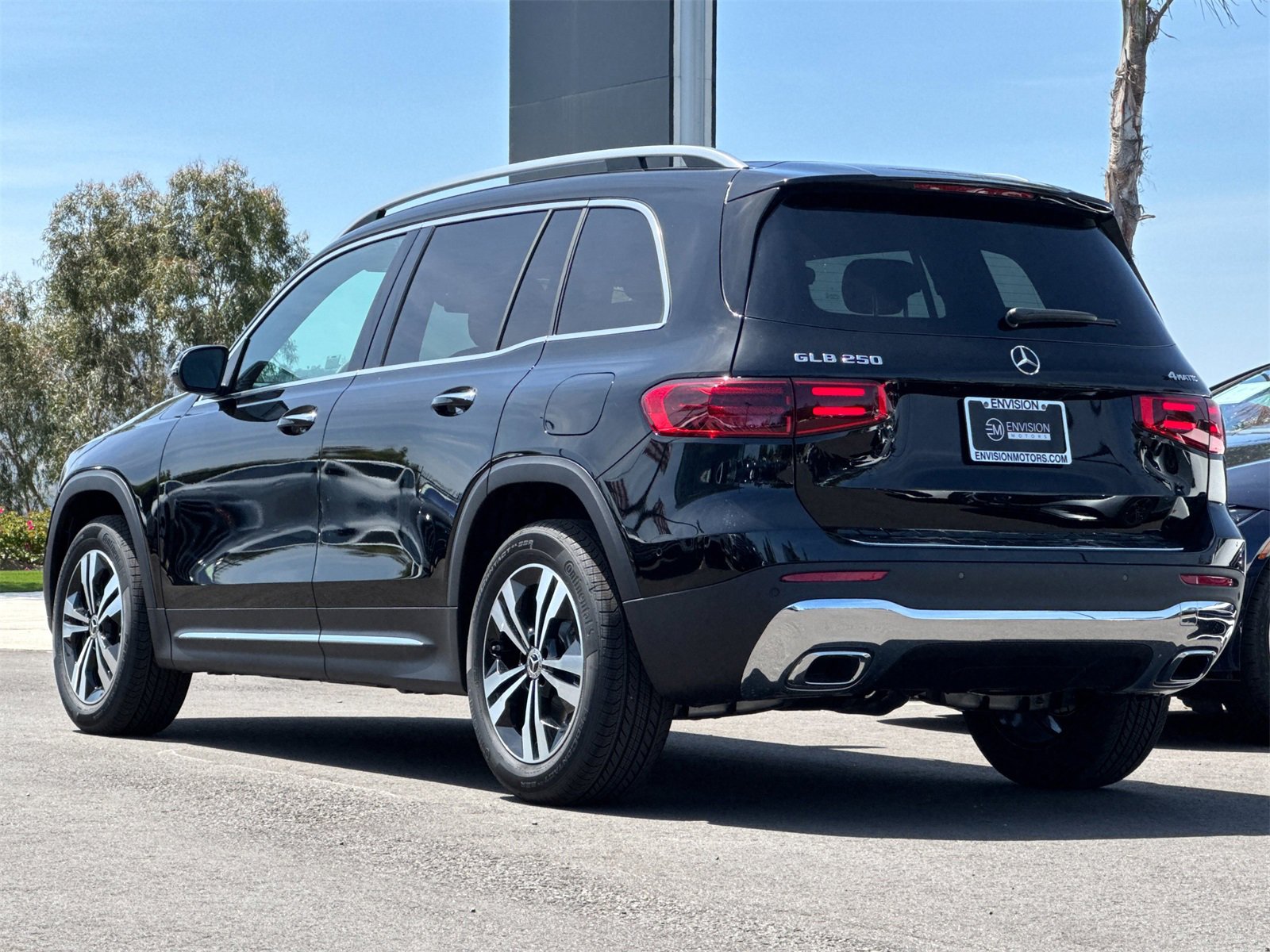 New 2025 Mercedes-Benz GLB 250 4MATIC image 5