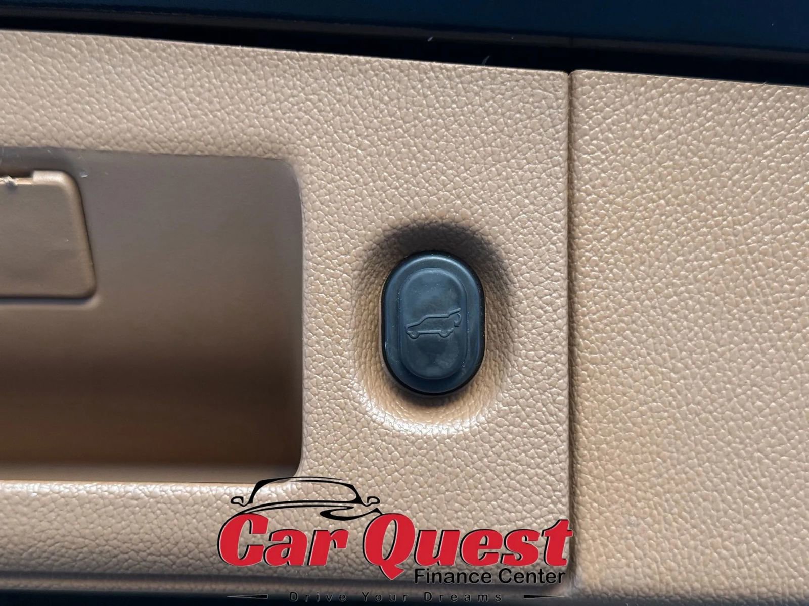 Used 2015 Cadillac Escalade ESV Platinum AWD/4WD image 18