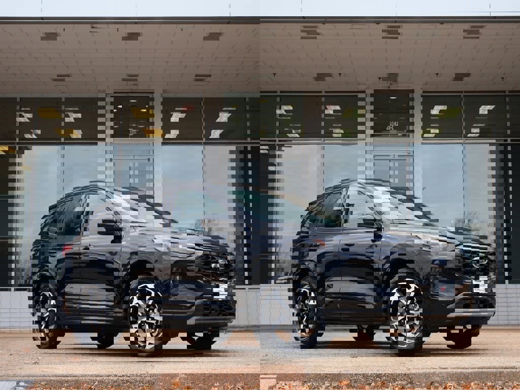 Used 2025 Ford Escape ST-Line Elite w/ Premium Technology Package image 2