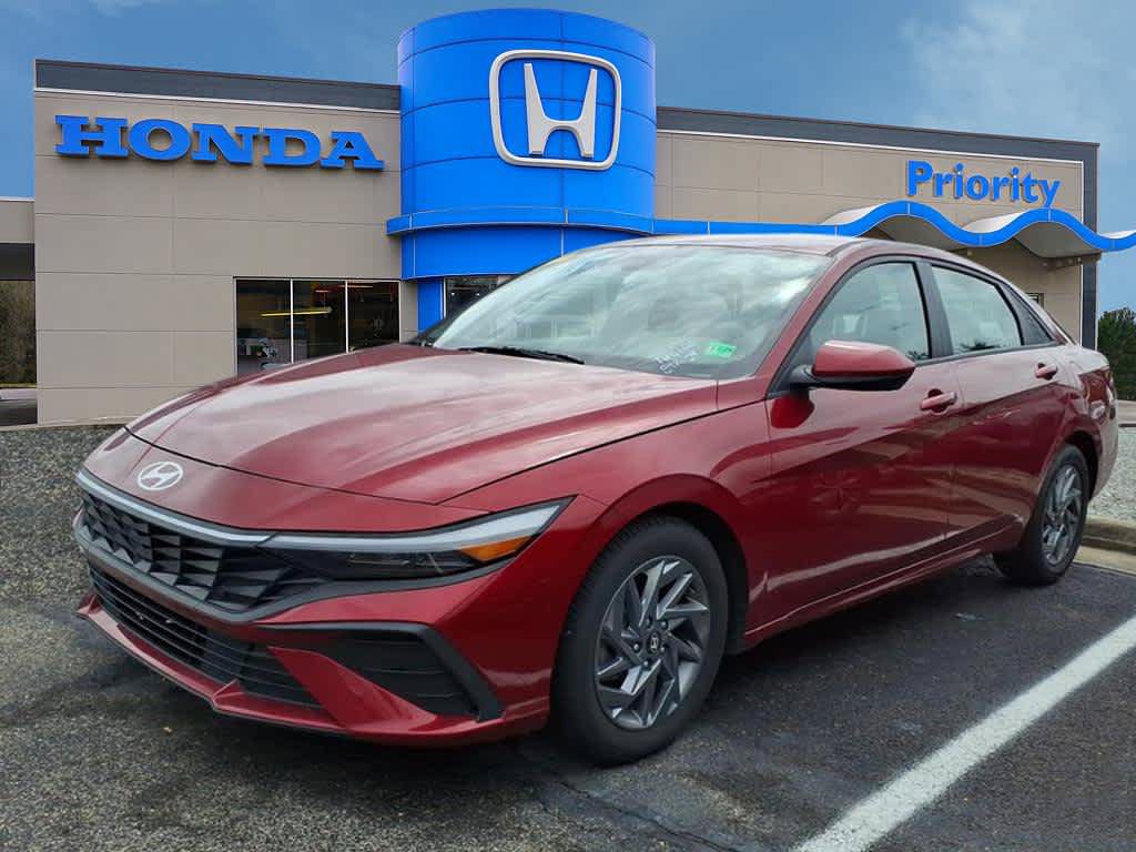 Used 2024 Hyundai Elantra SEL FWD image 1