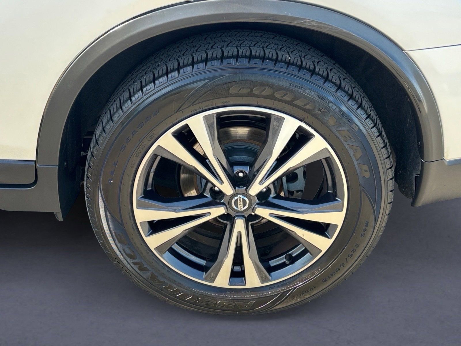 Used 2018 Nissan Rogue SL image 14