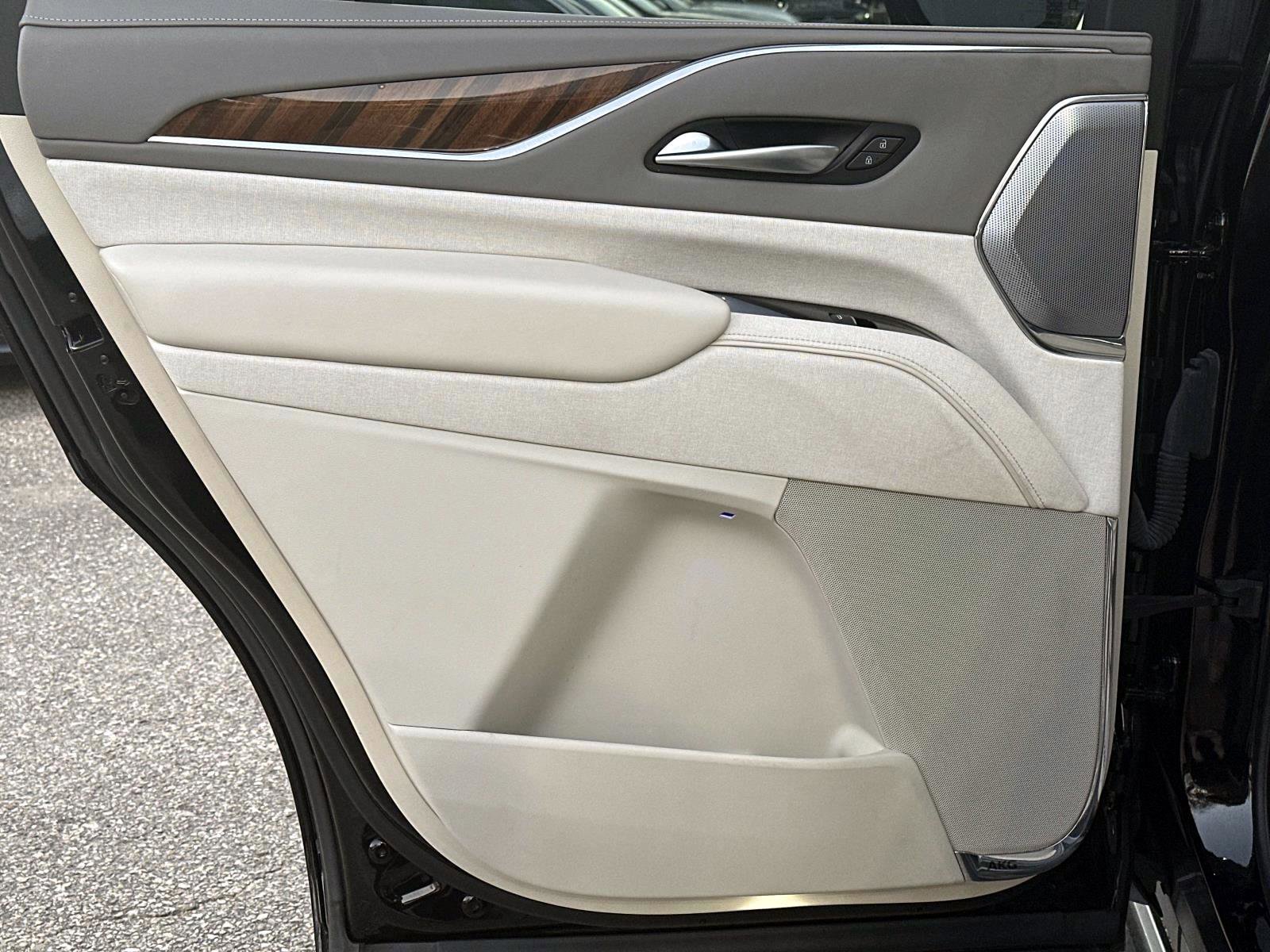 Used 2024 Cadillac Escalade Premium Luxury Platinum image 13