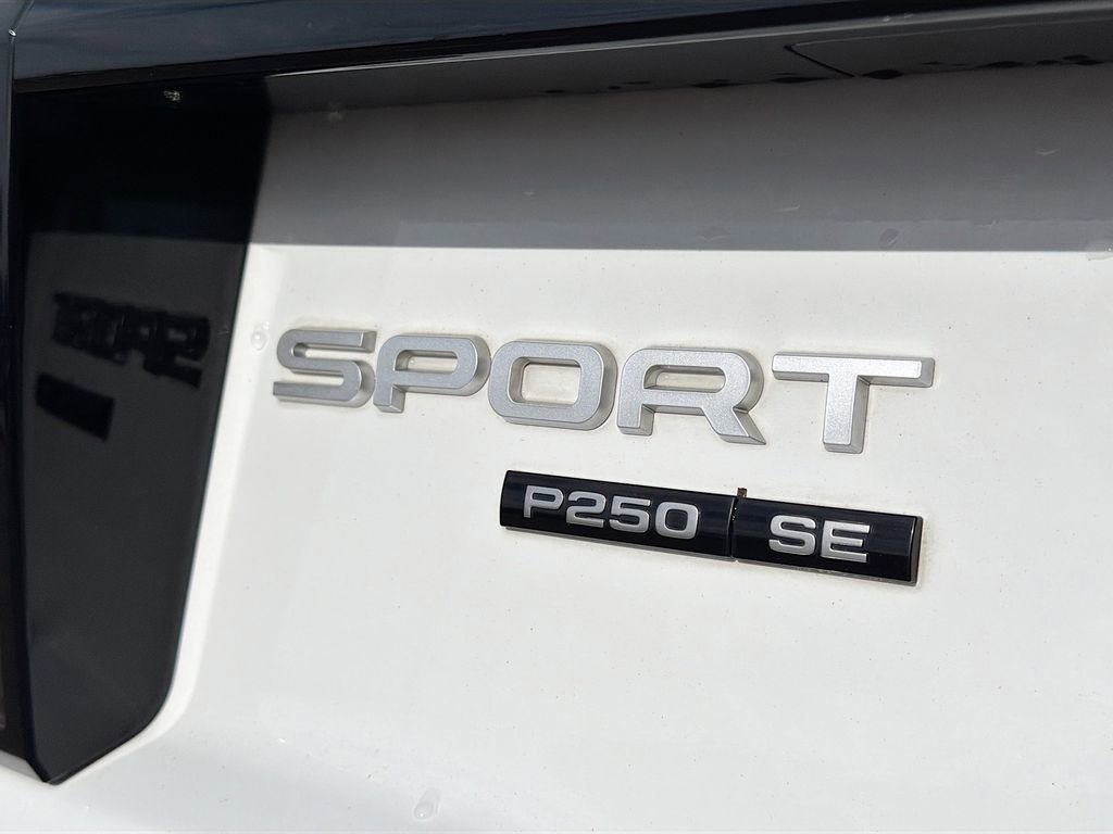 Used 2020 Land Rover Discovery Sport SE image 11
