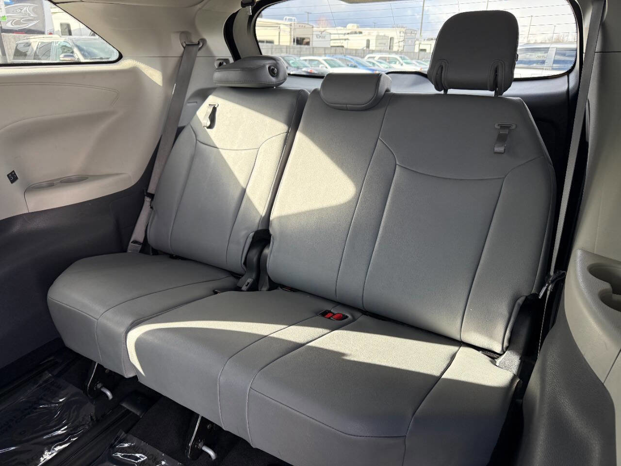 Used 2023 Toyota Sienna XLE image 22