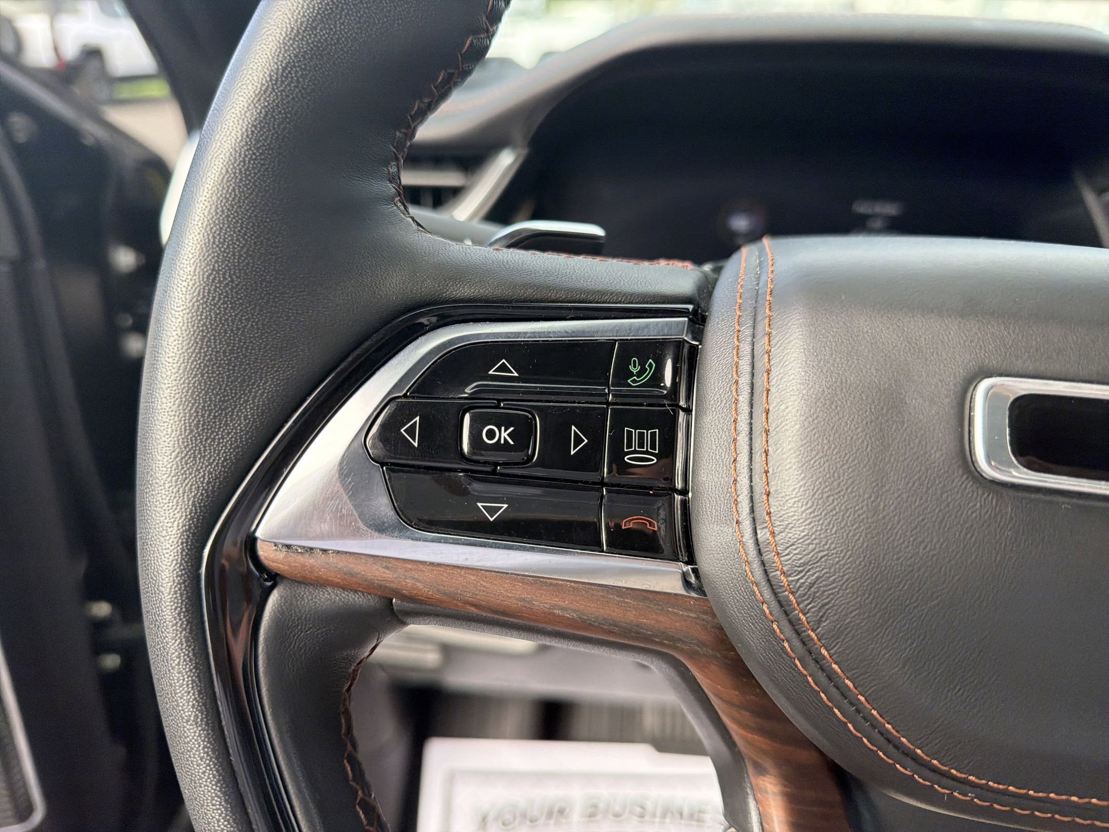 Used 2022 Jeep Grand Cherokee Summit w/ Luxury Tech Group V AWD/4WD image 14