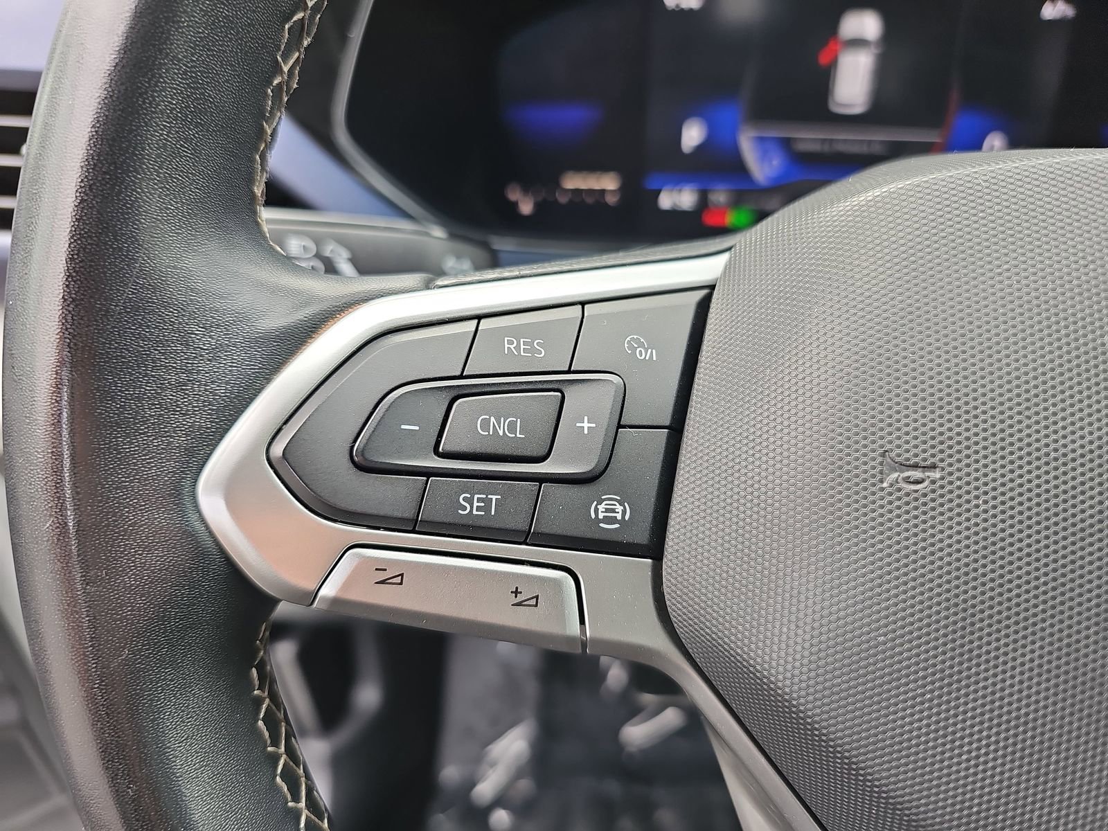 Used 2022 Volkswagen Taos SE FWD image 16