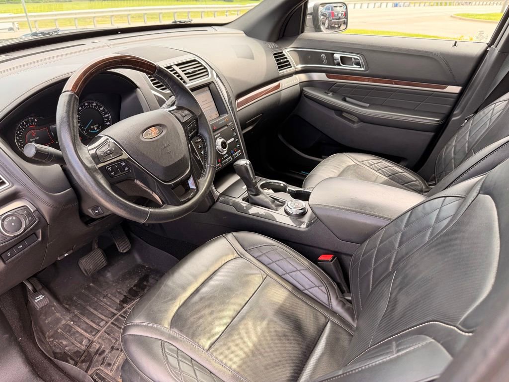 Used 2019 Ford Explorer Platinum AWD/4WD image 27