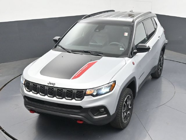 Used 2025 Jeep Compass Trailhawk AWD/4WD image 33