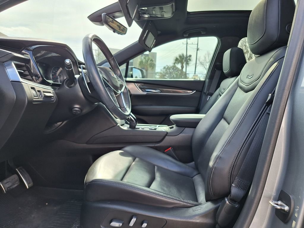 Used 2023 Cadillac XT5 Sportv w/ Technology Package image 12