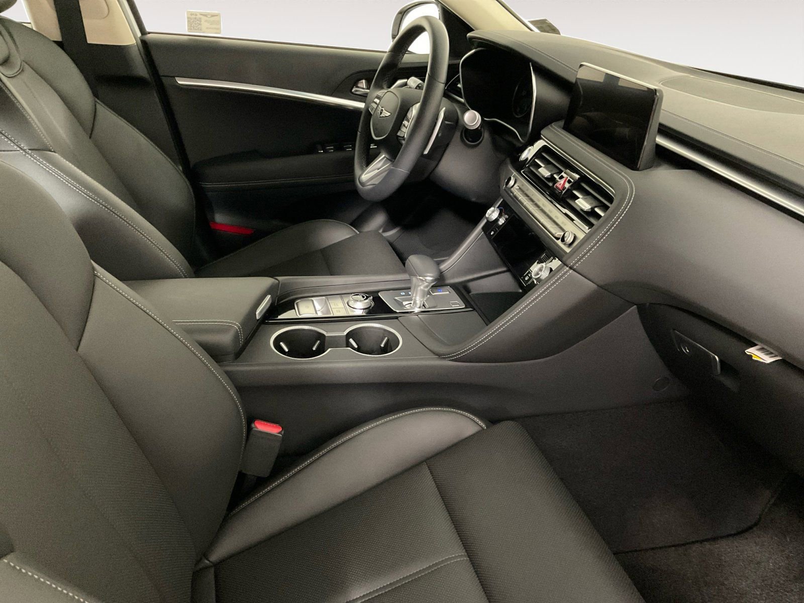 Used 2025 Genesis G70 2.5T image 16