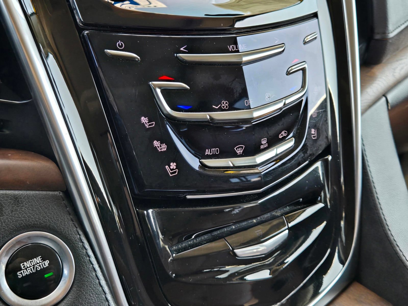 Used 2020 Cadillac Escalade Luxury w/ Escalade Sport Edition RWD image 22