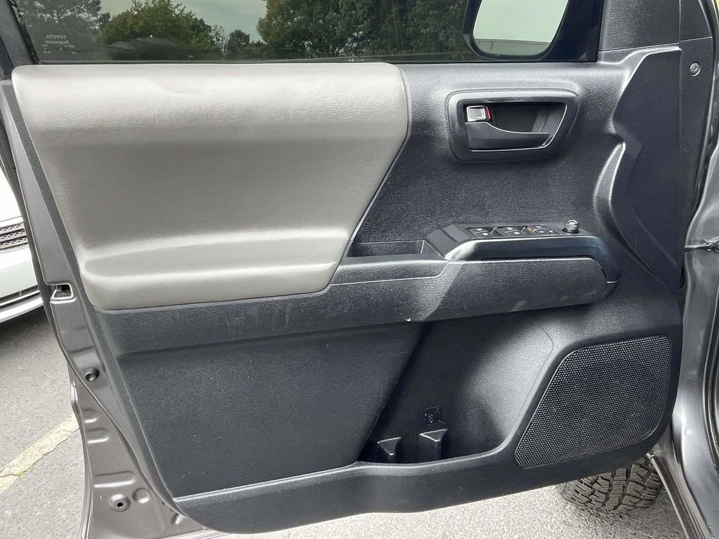 Used 2021 Toyota Tacoma SR AWD/4WD image 19