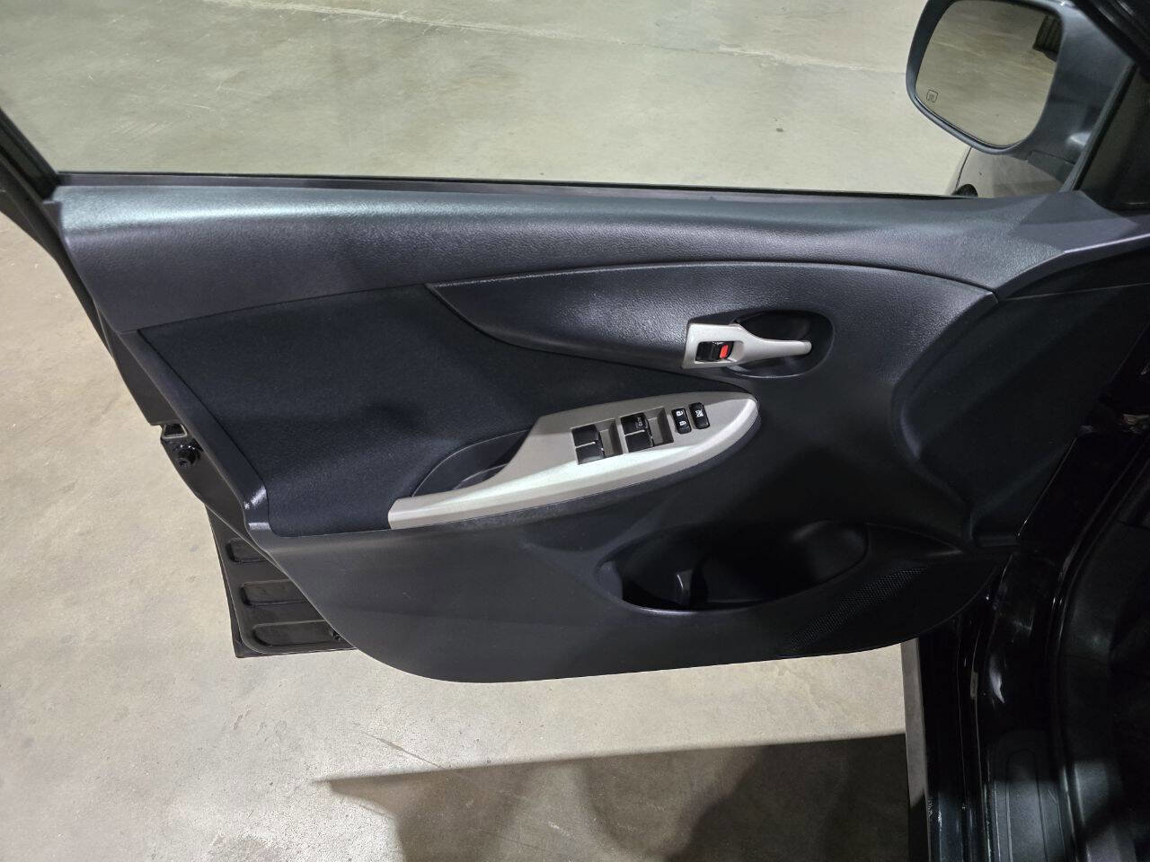 Used 2013 Toyota Corolla S w/ Premium Pkg image 25