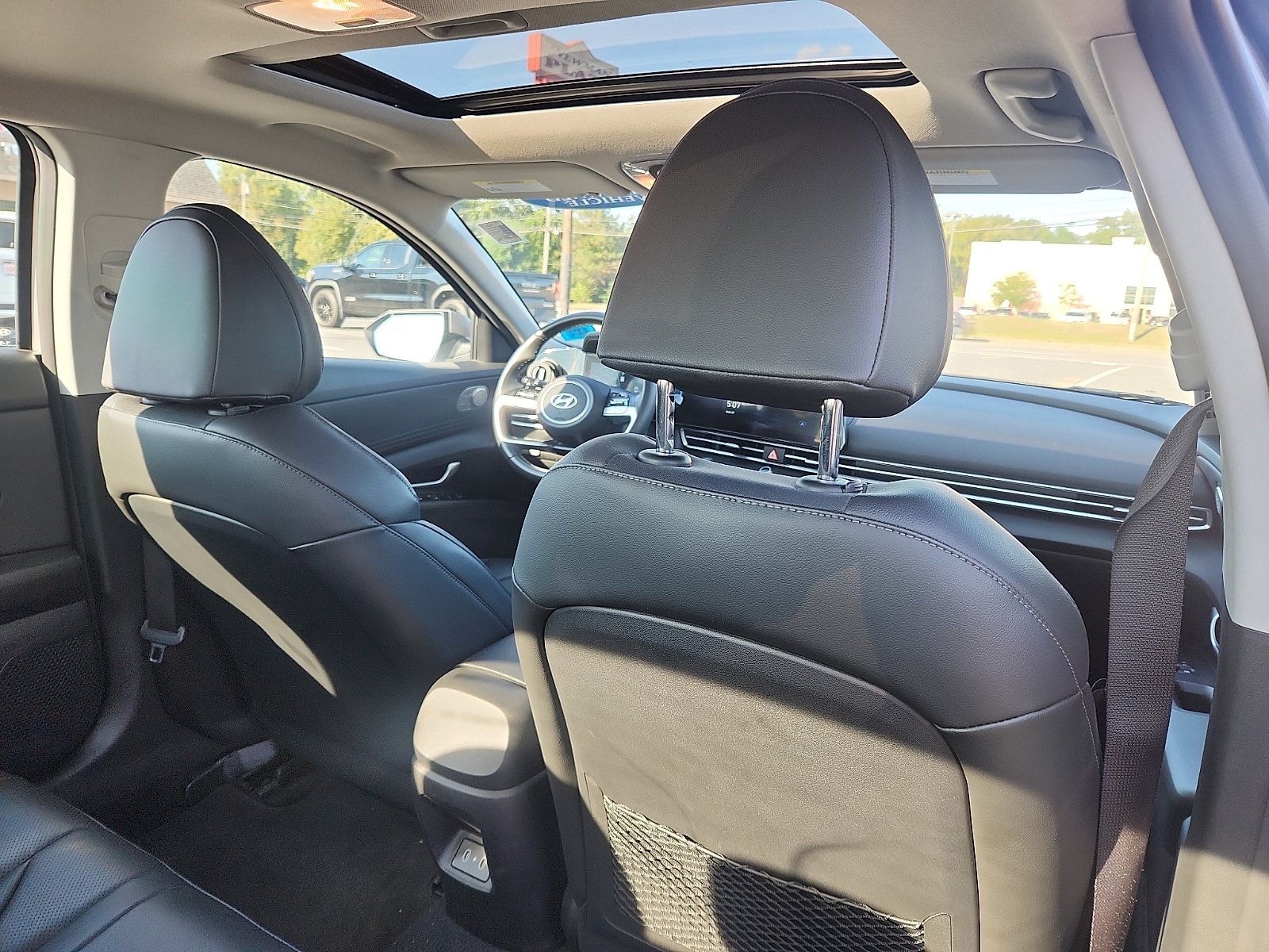 Certified 2025 Hyundai Elantra Limited FWD image 29