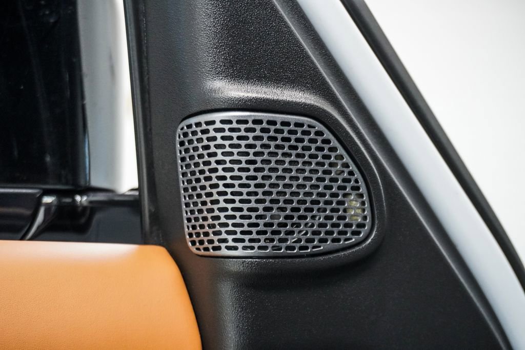 Used 2023 Land Rover Defender 110 X-Dynamic SE AWD/4WD image 24