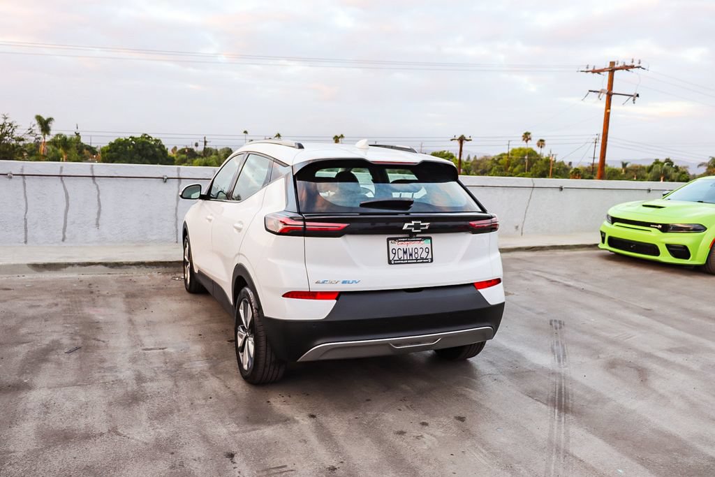 Used 2022 Chevrolet Bolt EUV LT w/ Convenience Package FWD image 4