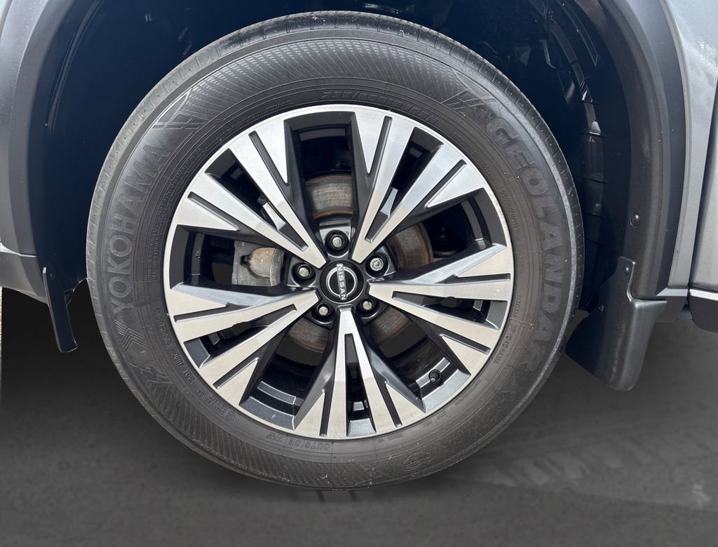 Used 2023 Nissan Rogue SV image 12