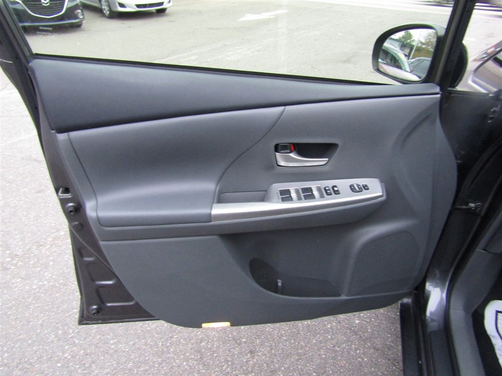 Used 2012 Toyota Prius V image 16