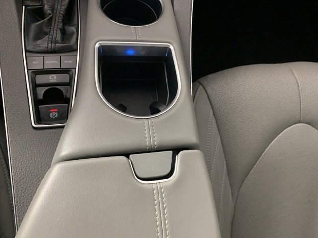 Used 2019 Toyota Avalon Limited image 26