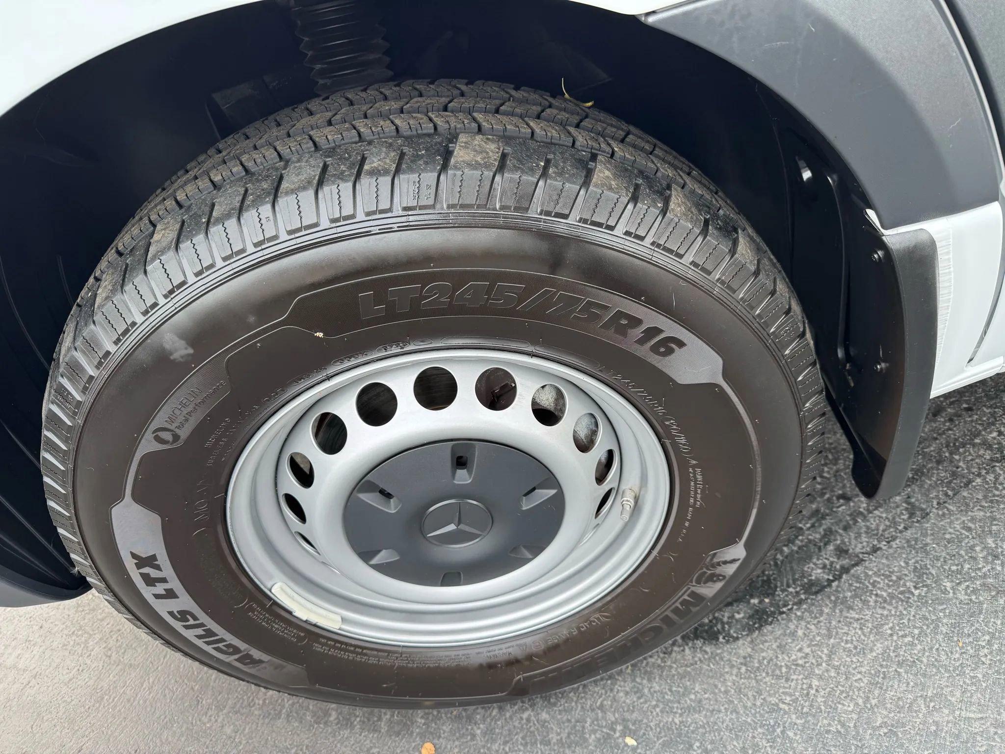 Used 2023 Mercedes-Benz Sprinter 2500 image 34