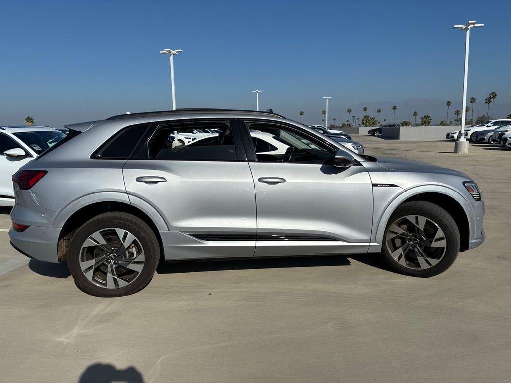 Used 2022 Audi e-tron Premium w/ Convenience Plus Package image 8
