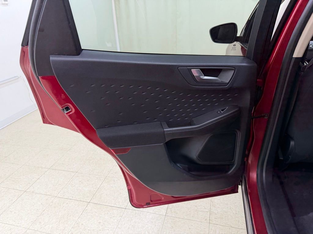 Used 2020 Ford Escape SE image 14