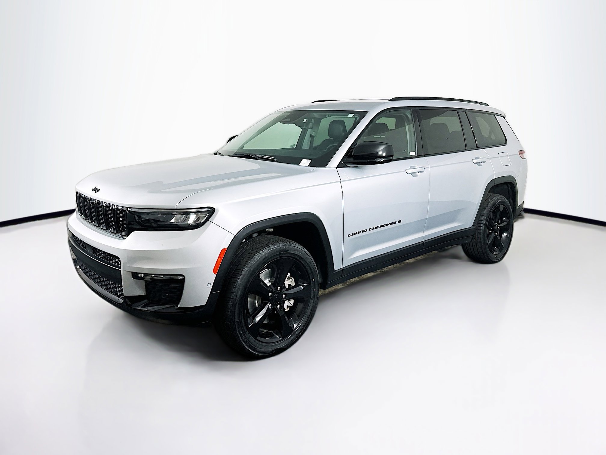 Used 2023 Jeep Grand Cherokee L Limited w/ Luxury Tech Group II image 3