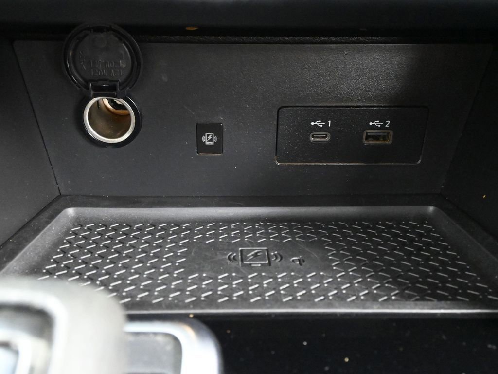 Used 2022 Nissan Pathfinder Platinum w/ Cargo Package image 27