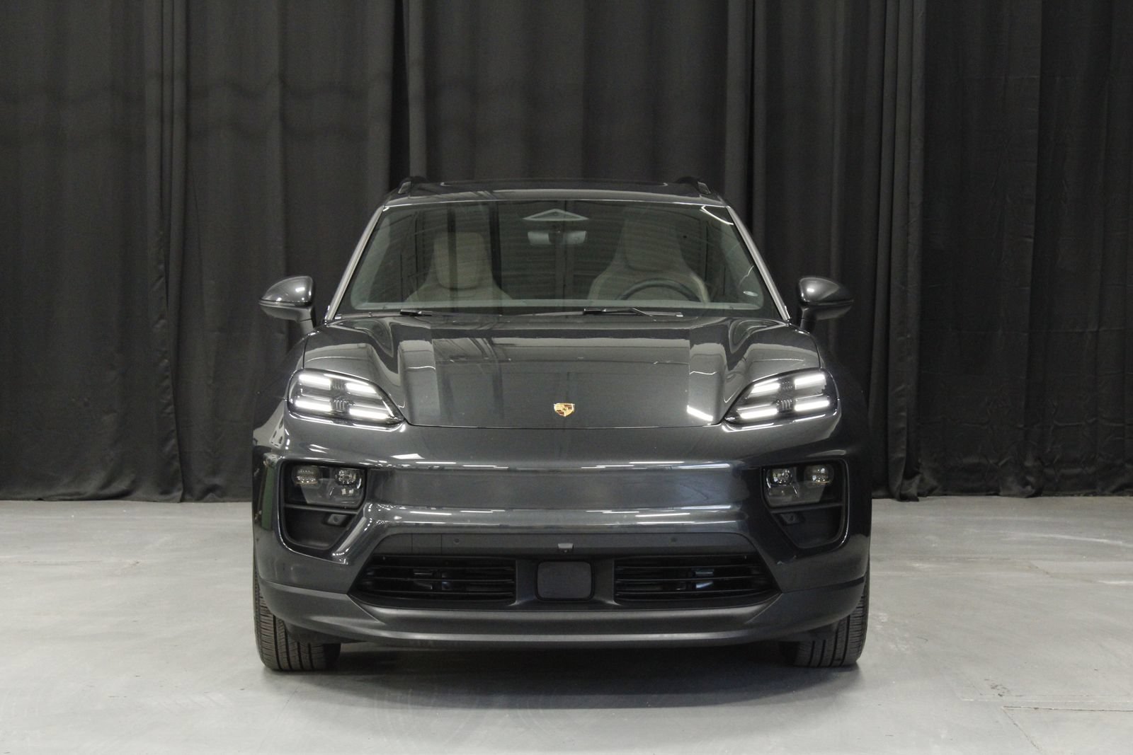 Certified 2025 Porsche Macan 4 Electric AWD/4WD image 10