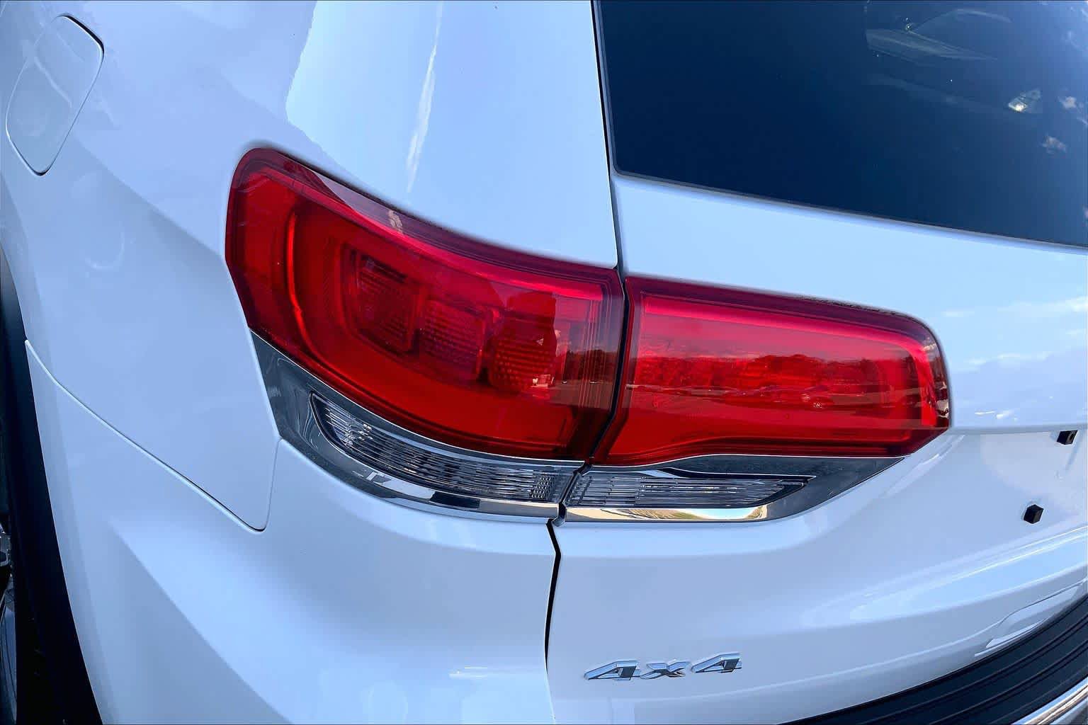 Used 2019 Jeep Grand Cherokee Limited AWD/4WD image 28