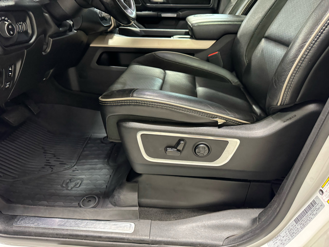 Used 2019 RAM 1500 Laramie image 23
