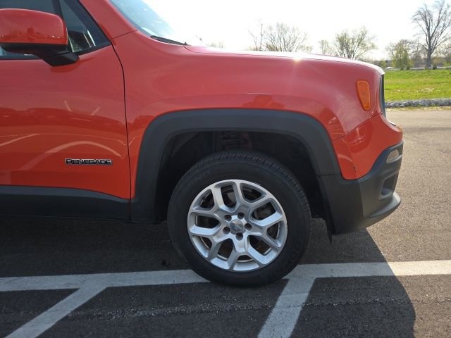 Used 2015 Jeep Renegade Latitude w/ Popular Equipment Group image 4