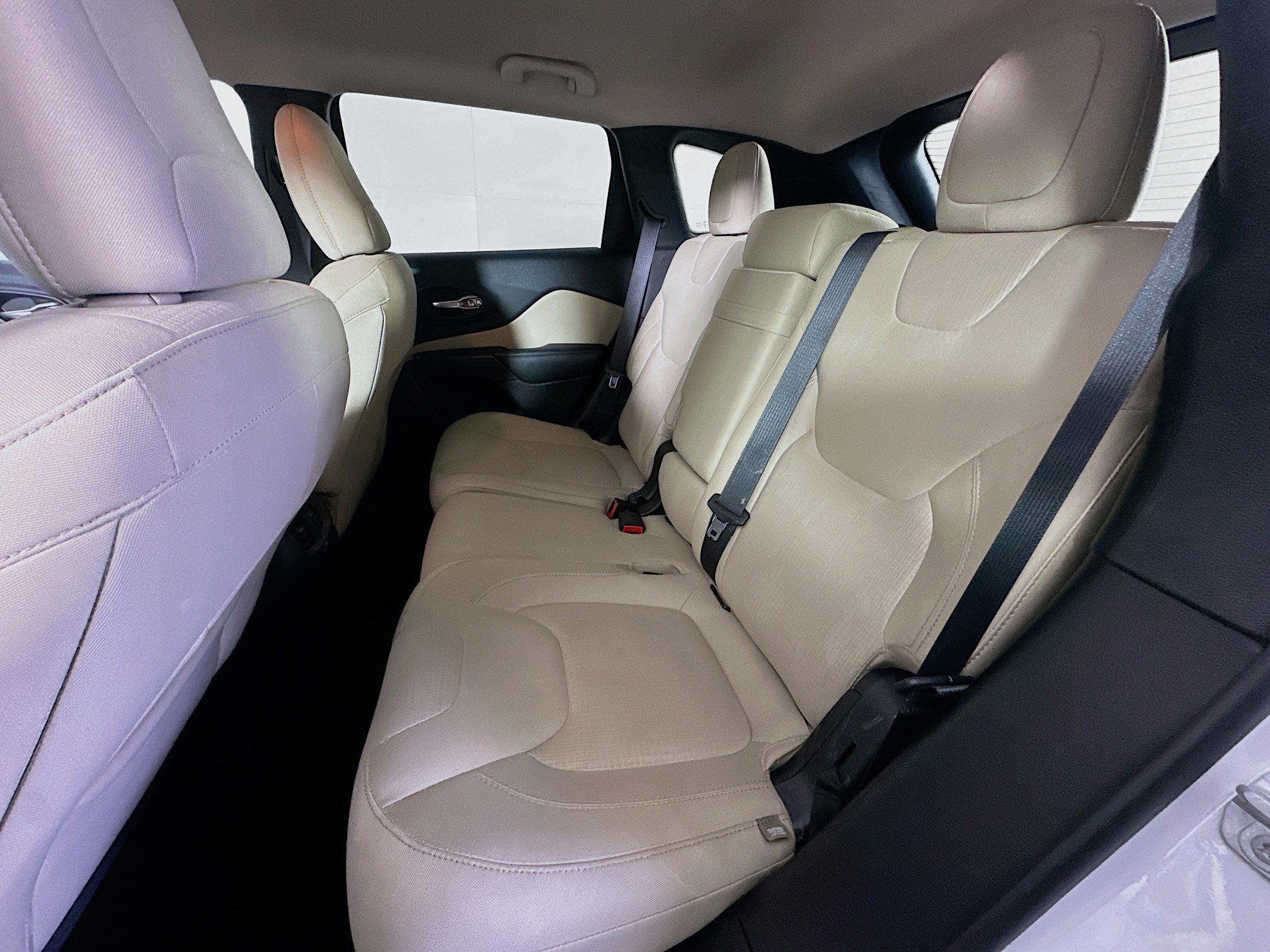 Used 2016 Jeep Cherokee Latitude w/ Comfort/Convenience Group FWD image 25