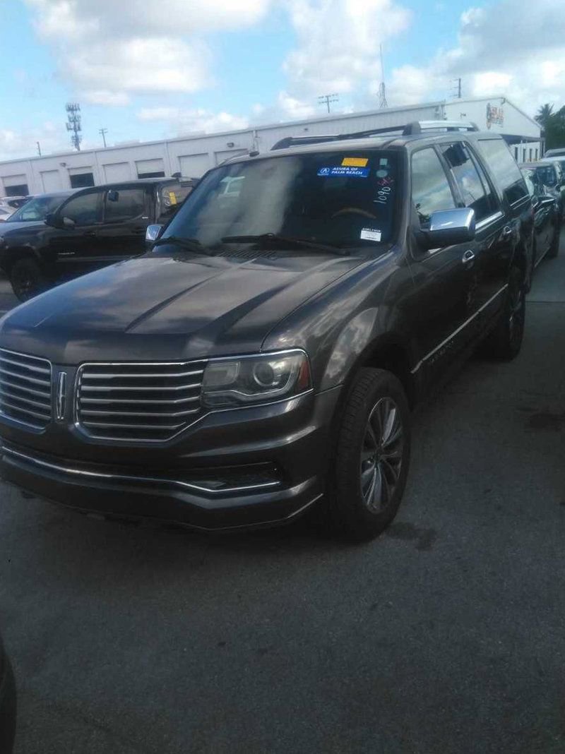Used 2016 Lincoln Navigator Select RWD image 1