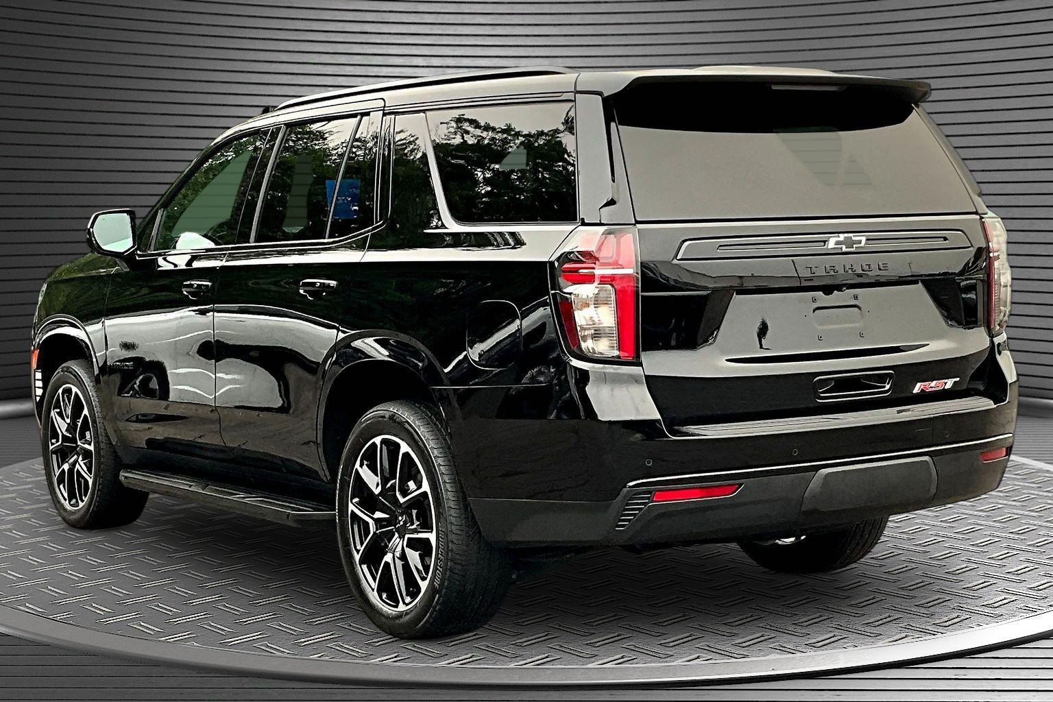 Used 2023 Chevrolet Tahoe RST w/ Luxury Package AWD/4WD image 4