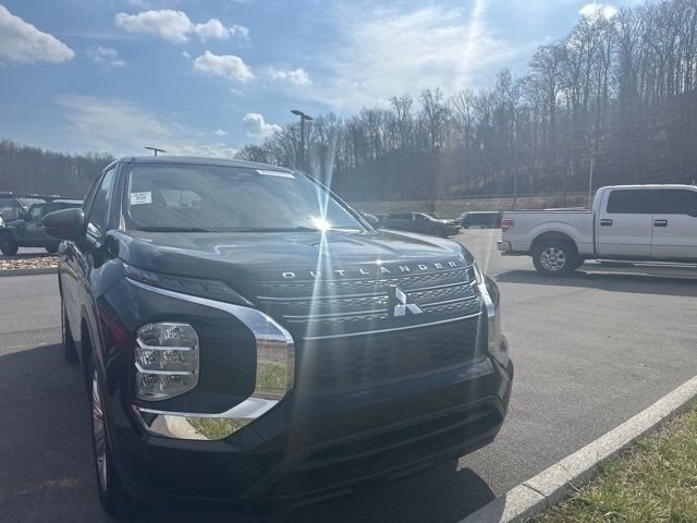 Used 2024 Mitsubishi Outlander ES image 9