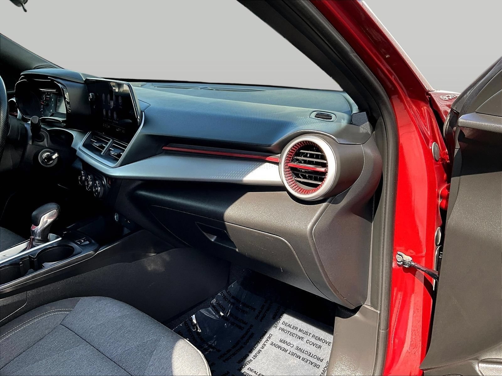 Used 2024 Chevrolet Trax RS FWD image 28