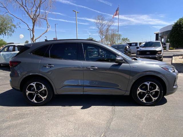 Used 2023 Ford Escape ST-Line Select w/ Tech Pack #2 image 2
