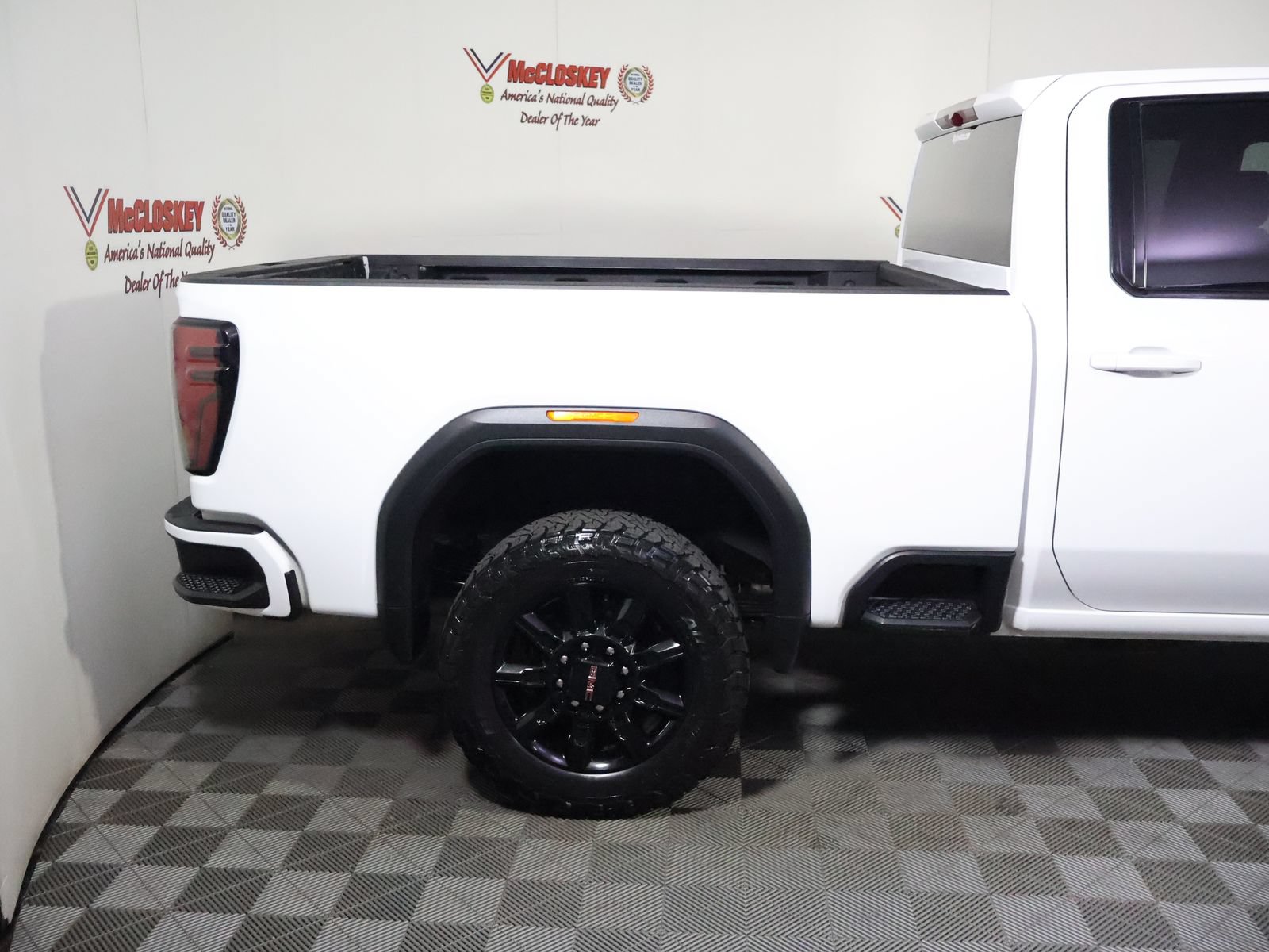Used 2025 GMC Sierra 2500 AT4 AWD/4WD image 4