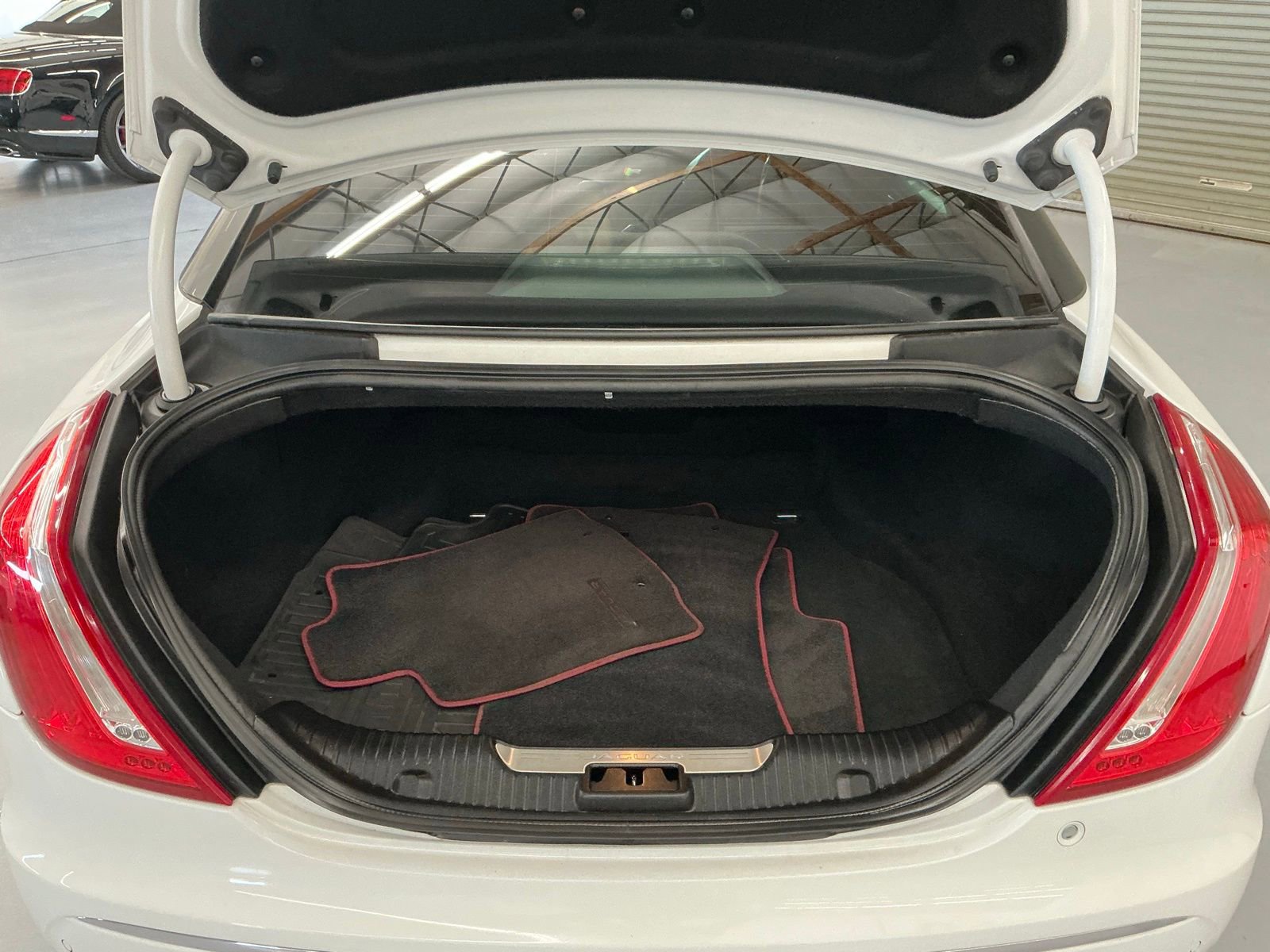 Used 2015 Jaguar XJ R LWB image 17