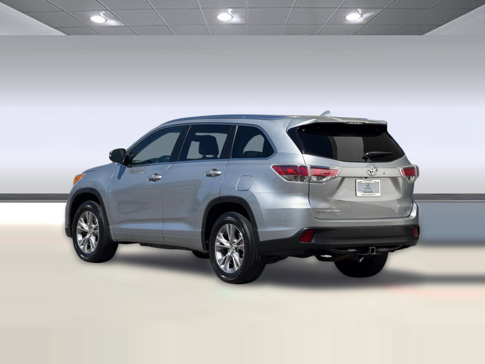 Used 2015 Toyota Highlander XLE image 3