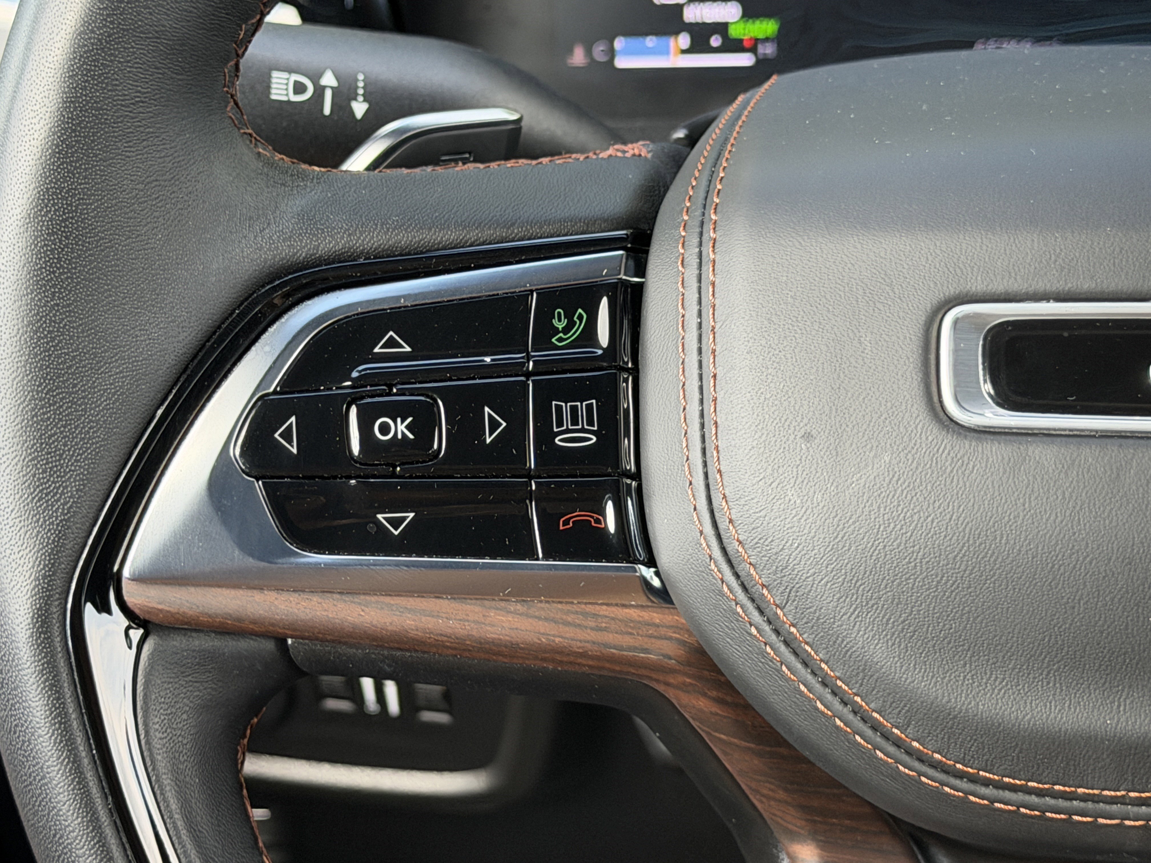 Used 2022 Jeep Grand Cherokee Summit w/ Advanced Protech Group IV AWD/4WD image 37