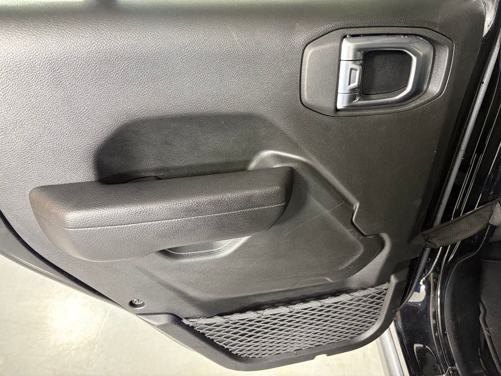 Used 2024 Jeep Wrangler Unlimited Rubicon w/ Technology Group AWD/4WD image 34