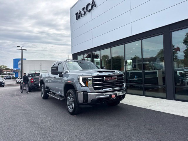 Used 2025 GMC Sierra 2500 SLE w/ SLE Value Package; AWD/4WD image 1