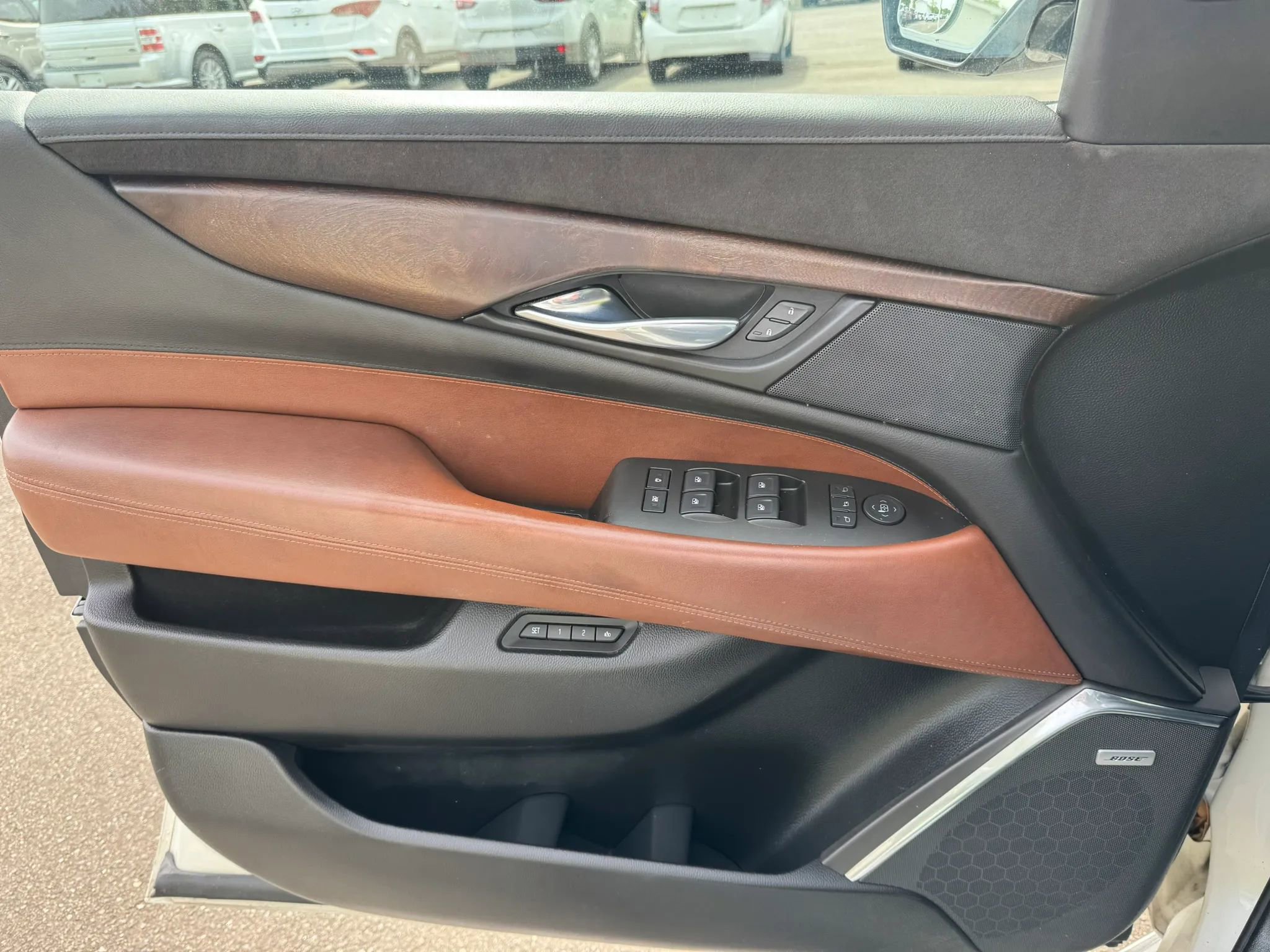 Used 2015 Cadillac Escalade Luxury image 31