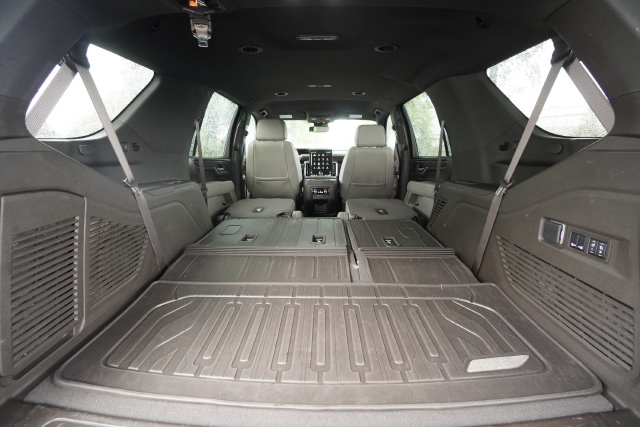 Used 2025 GMC Yukon Elevation AWD/4WD image 26