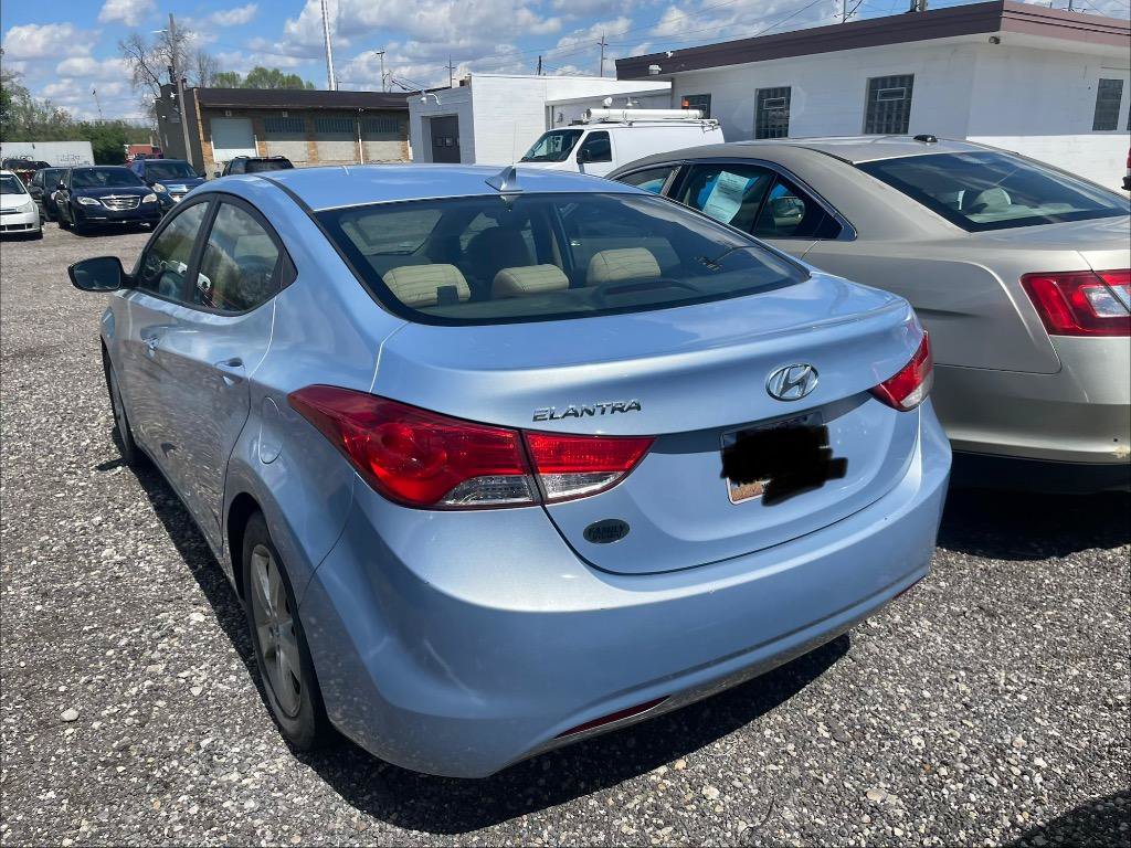 Used 2013 Hyundai Elantra GLS w/ Preferred Pkg FWD image 5