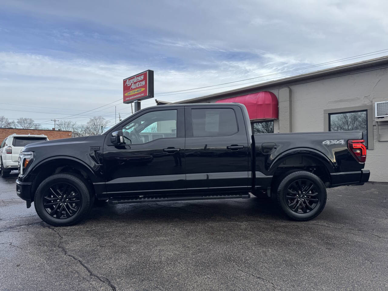 Used 2025 Ford F150 Lariat image 5