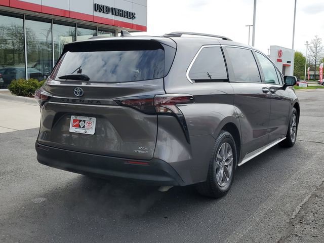 Used 2023 Toyota Sienna XLE FWD image 4